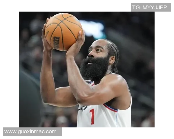 哈登谈后撤步三分：一开始总有人说走步 推行这动作我的确有劳绩